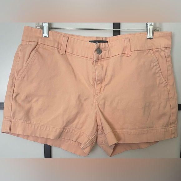 Levi’s Peach Shorts With 2 Side Pockets 2 Back Pockets - Picture 1 of 4